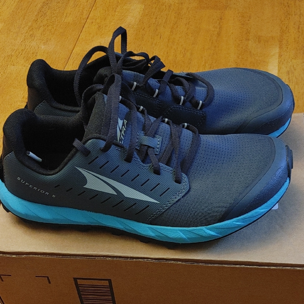 Altra Superior 5 Black and Blue Athletic Shoes